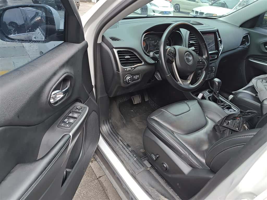 Jeep Cherokee, 2019 12