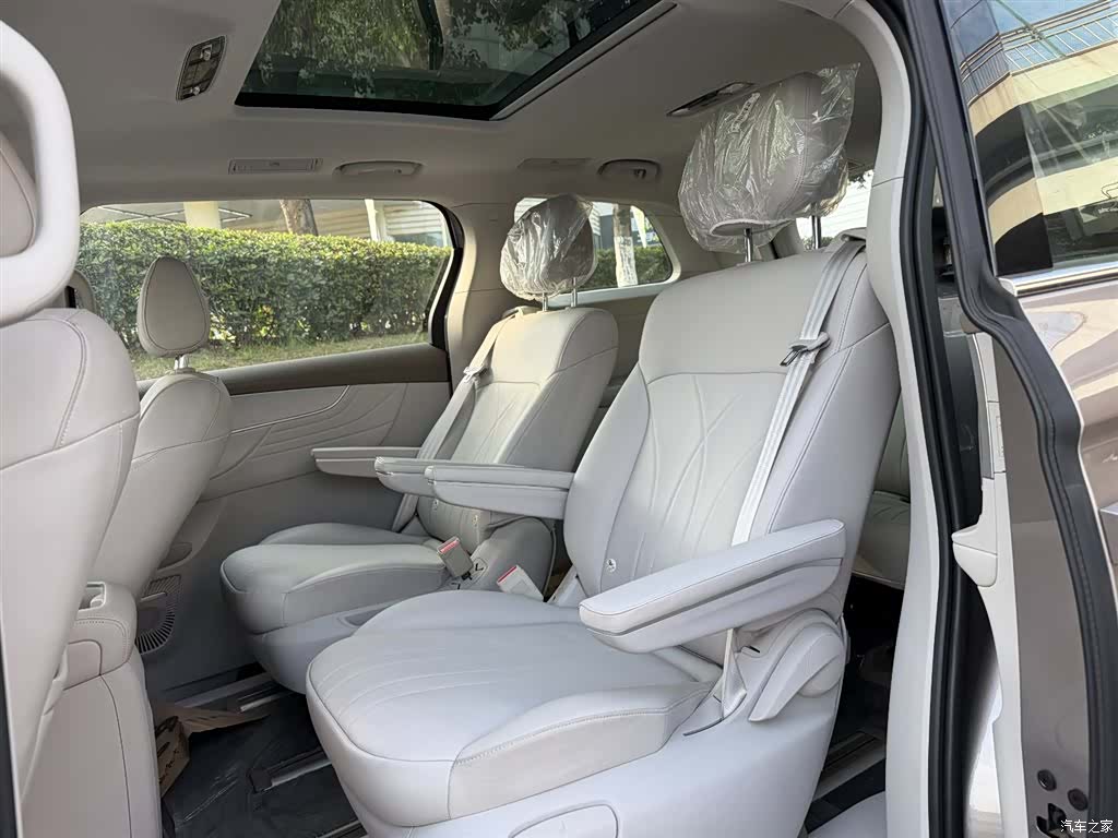 Roewe iMAX8, 2025 10
