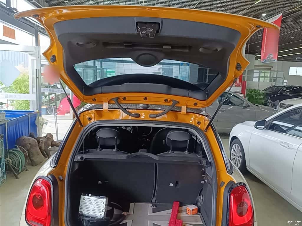 Mini ONE, 2015 19