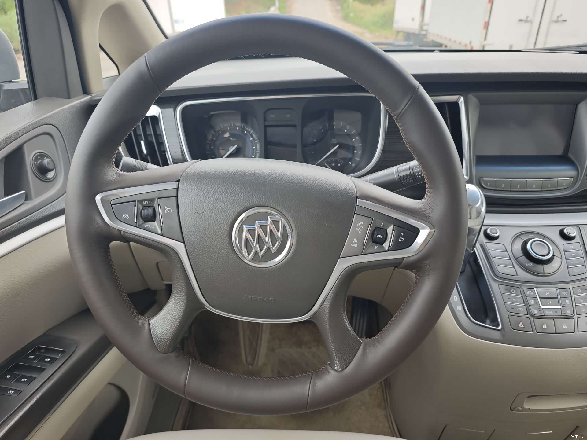 Buick GL8, 2014 8