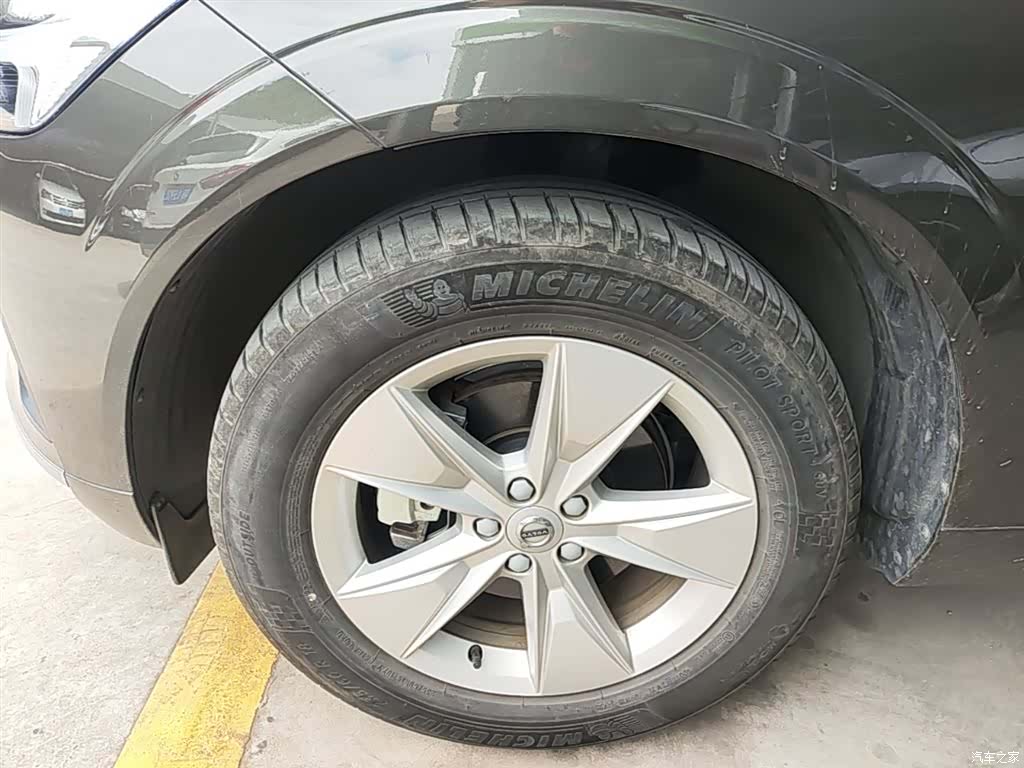 Volvo XC60, 2022 23