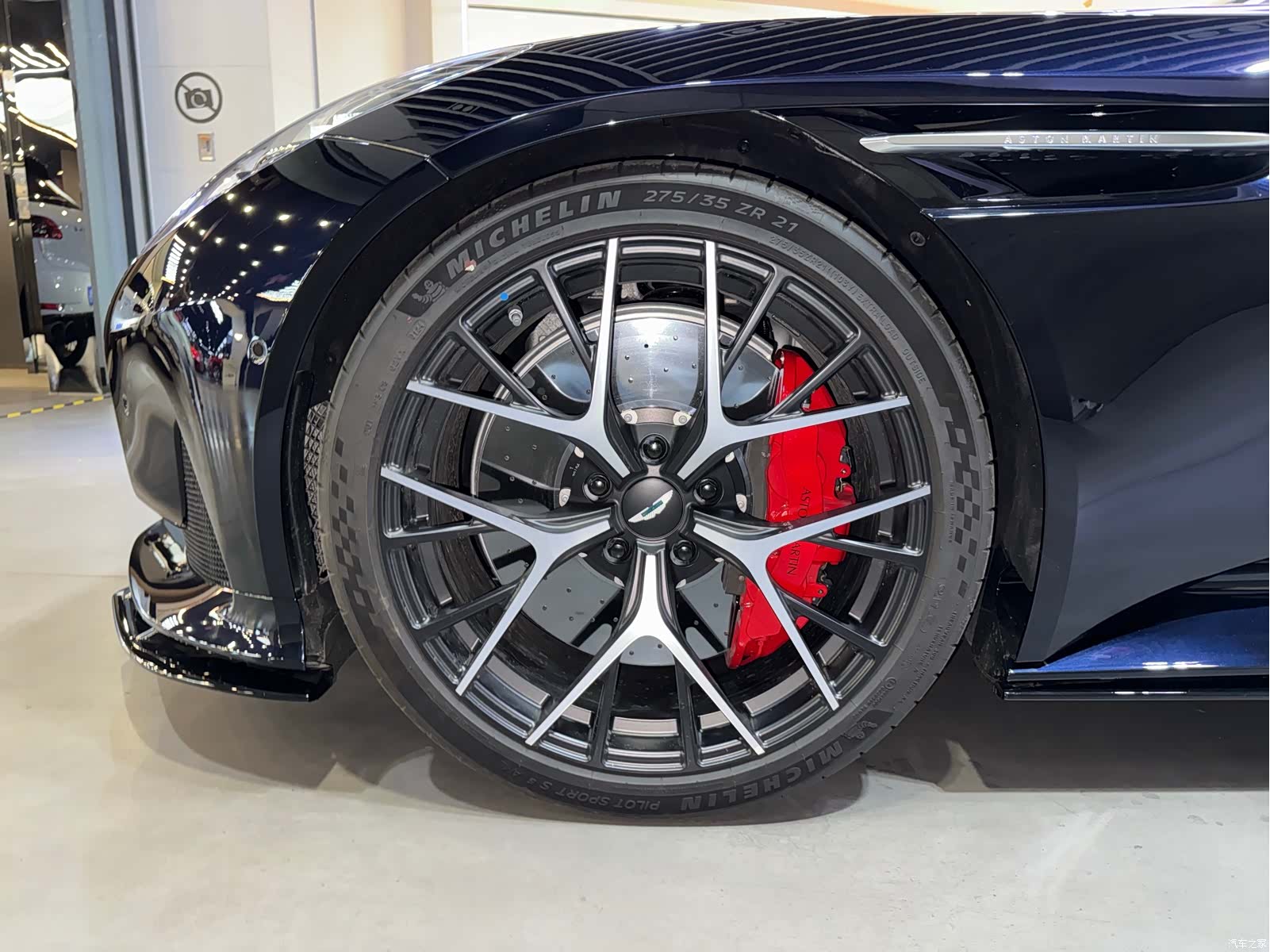 Aston Martin DB12, 2025 6