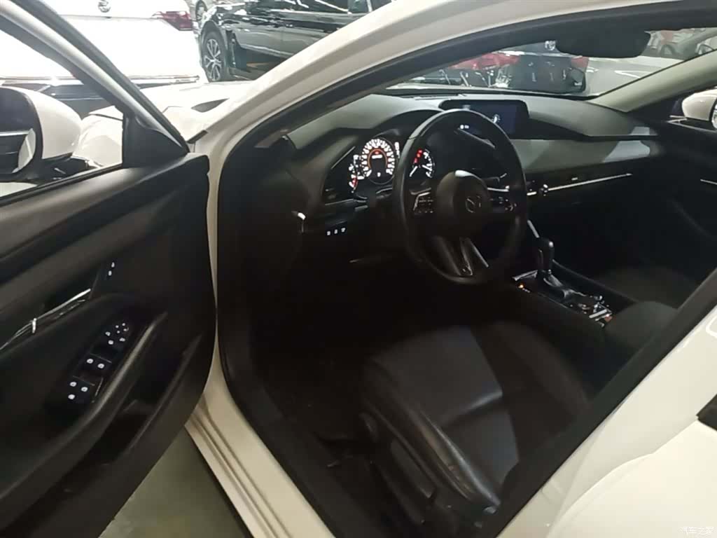 Mazda Mazda3, 2024 16