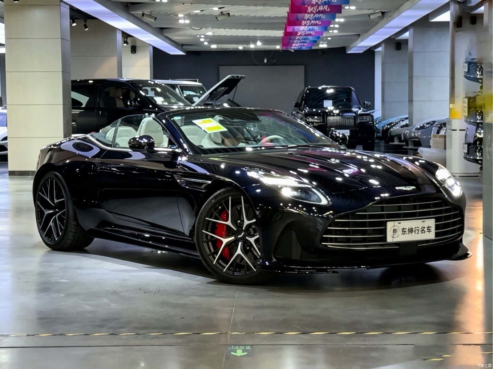 Aston Martin DB12, 2025 4
