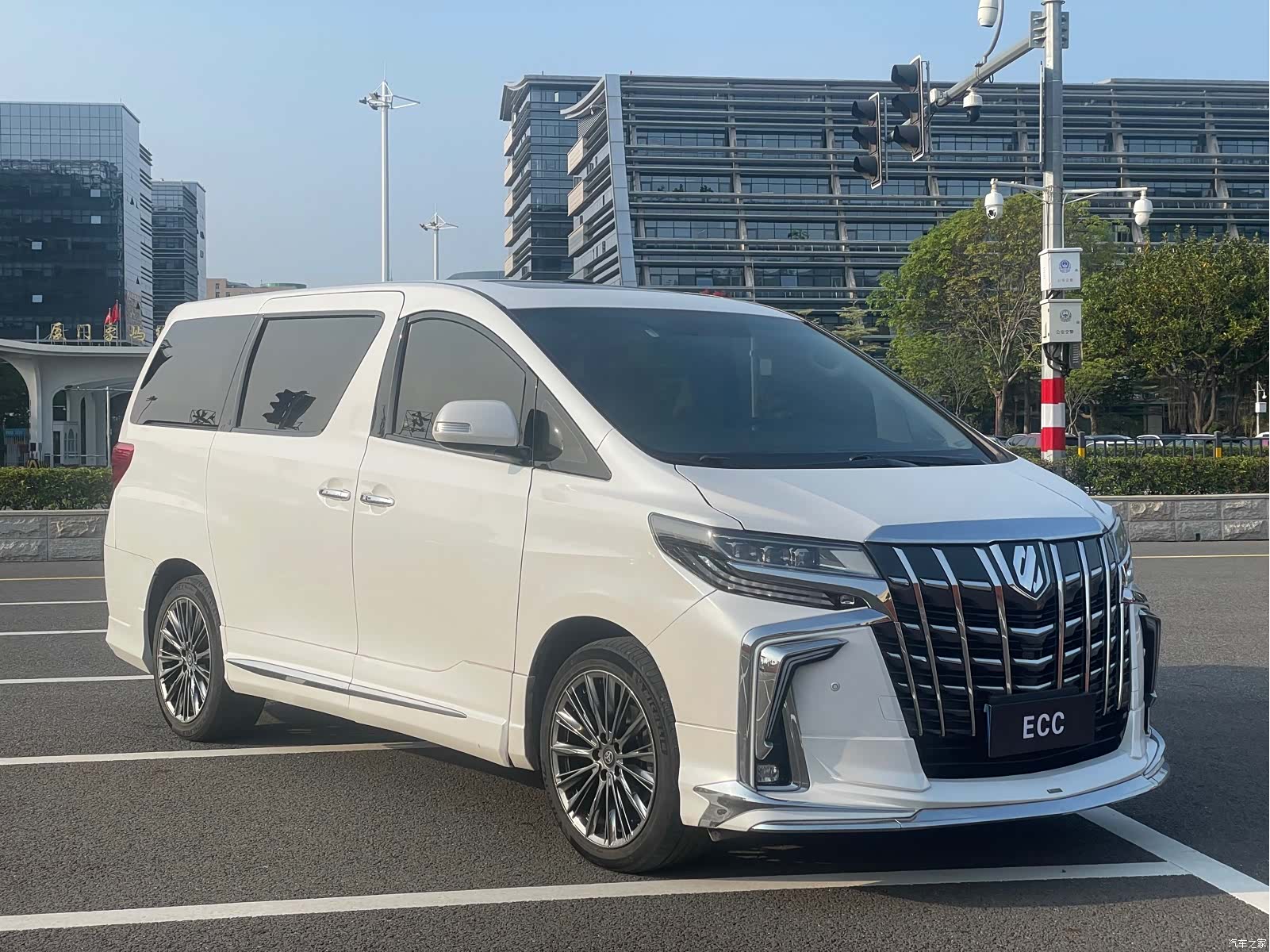 Toyota Alphard, 2013 3