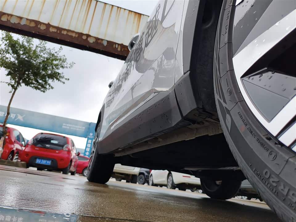 Geely Atlas L