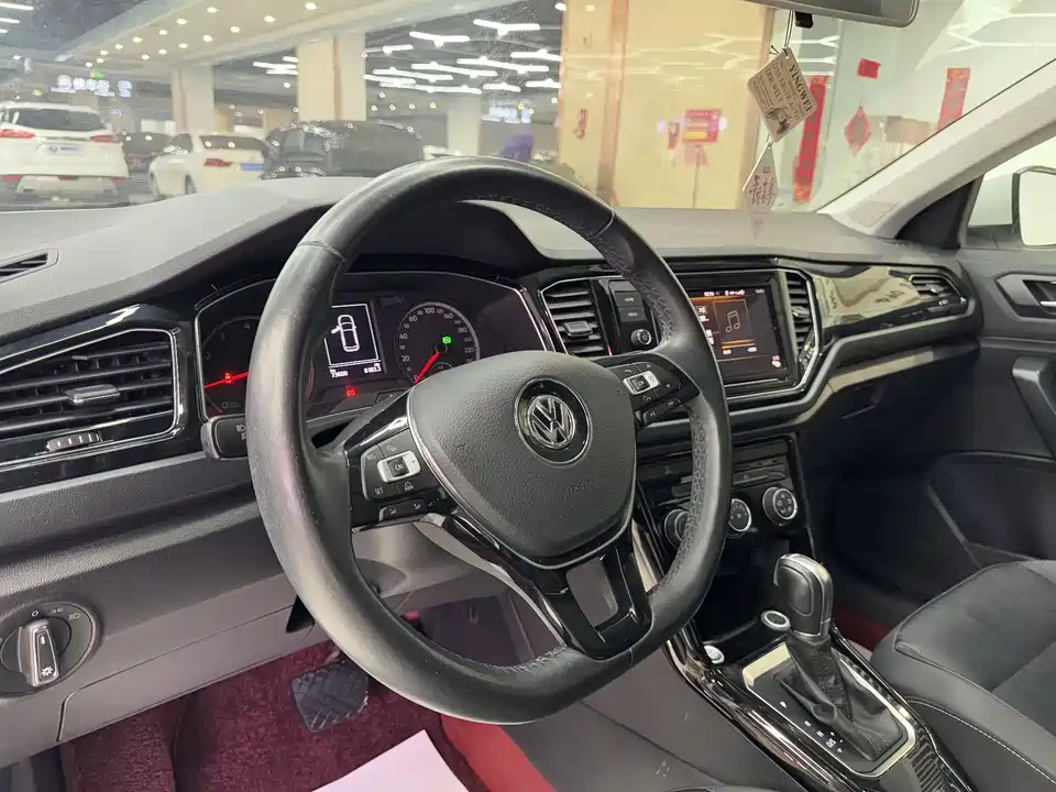 Volkswagen T-ROC exploring Songs