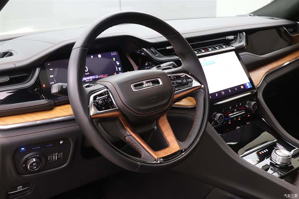 Jeep Grand Cherokee, 2023 13