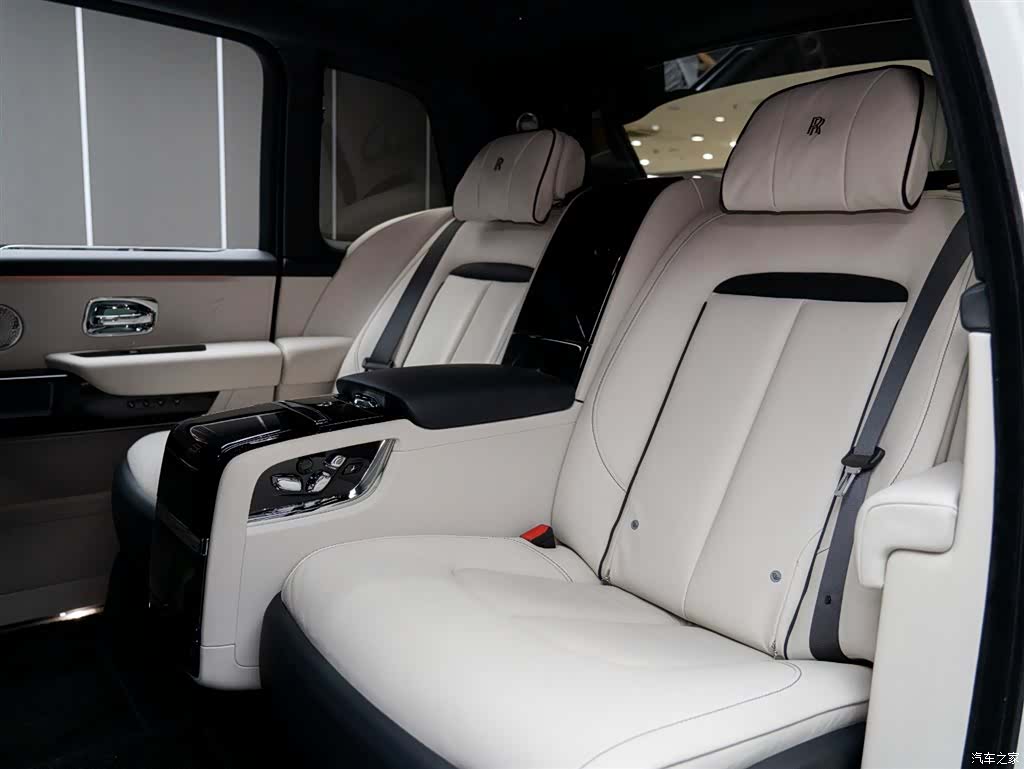 Rolls-Royce Cullinan, 2022 7