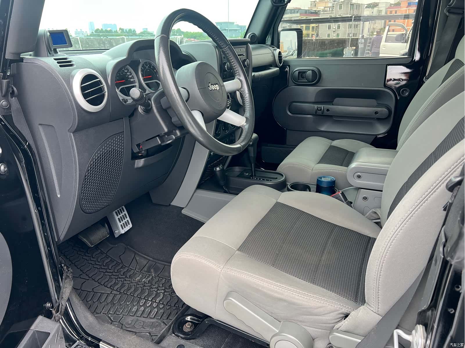 Jeep Wrangler, 2011 10