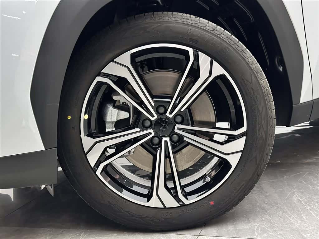 Geely Galaxy L7, 2025 10
