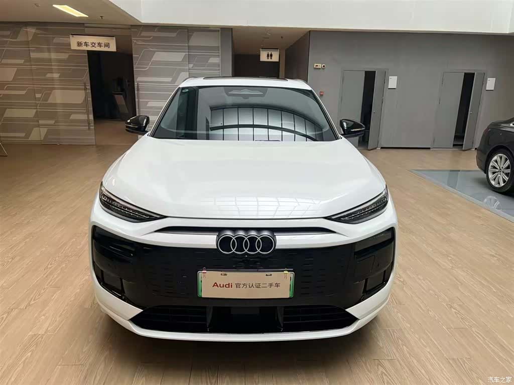 Audi e-tron, 2025 все фото