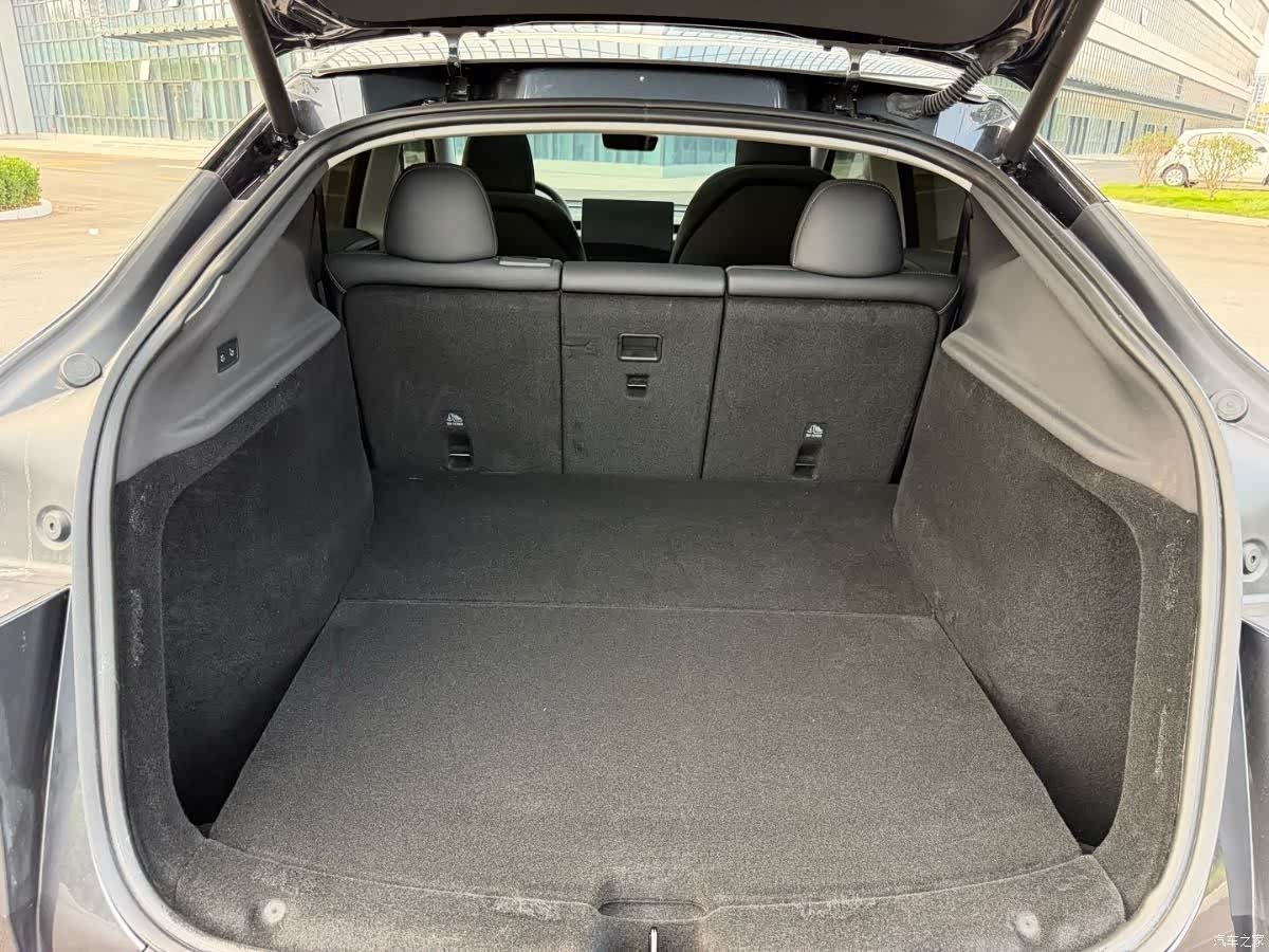 Tesla Model Y, 2025 16
