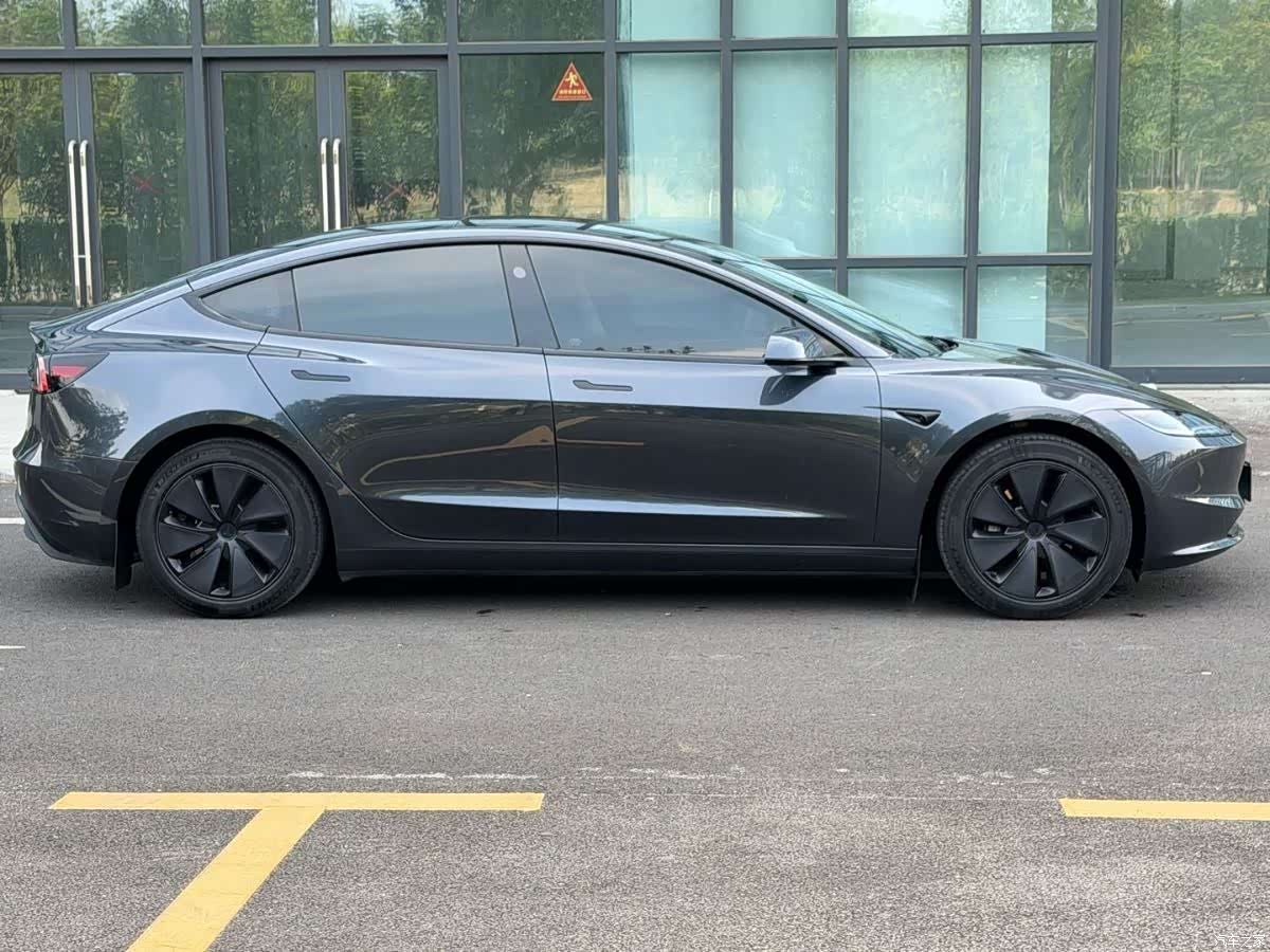 Tesla Model 3, 2025 7
