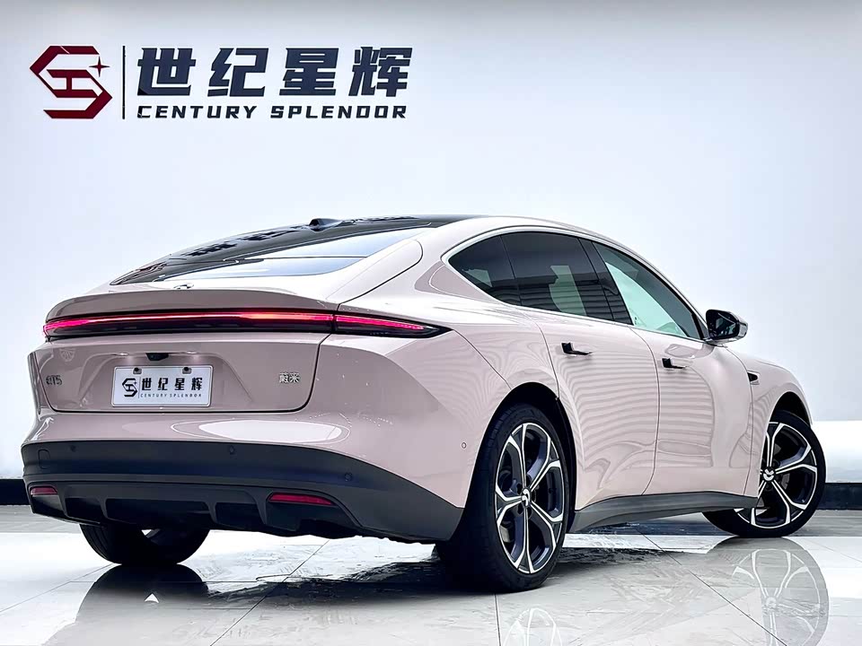 NIO ET5