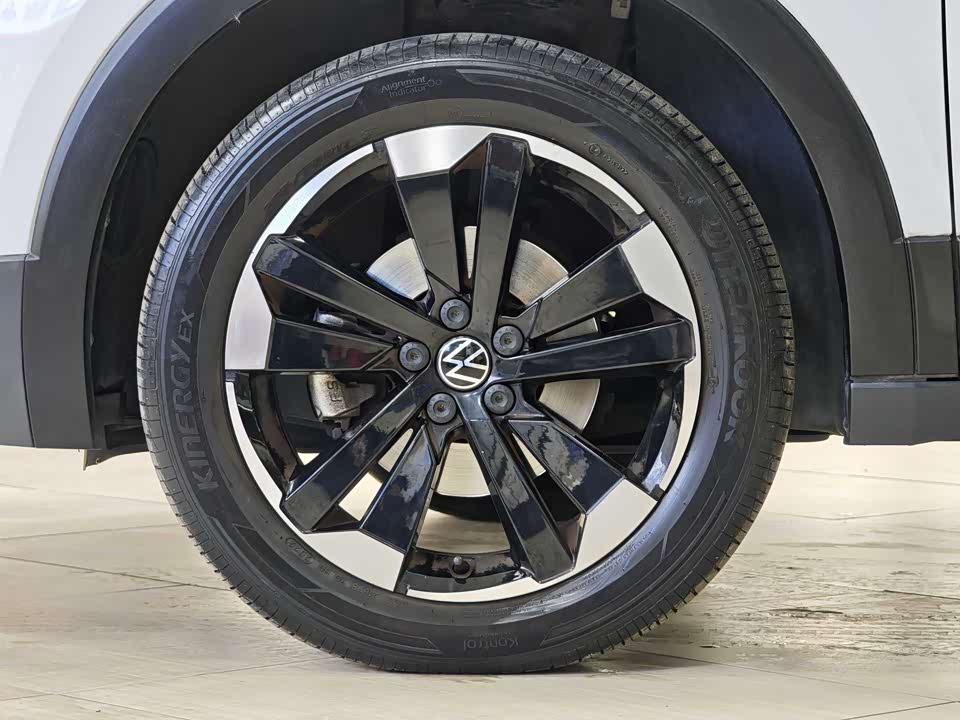 Volkswagen Exploring the shadow