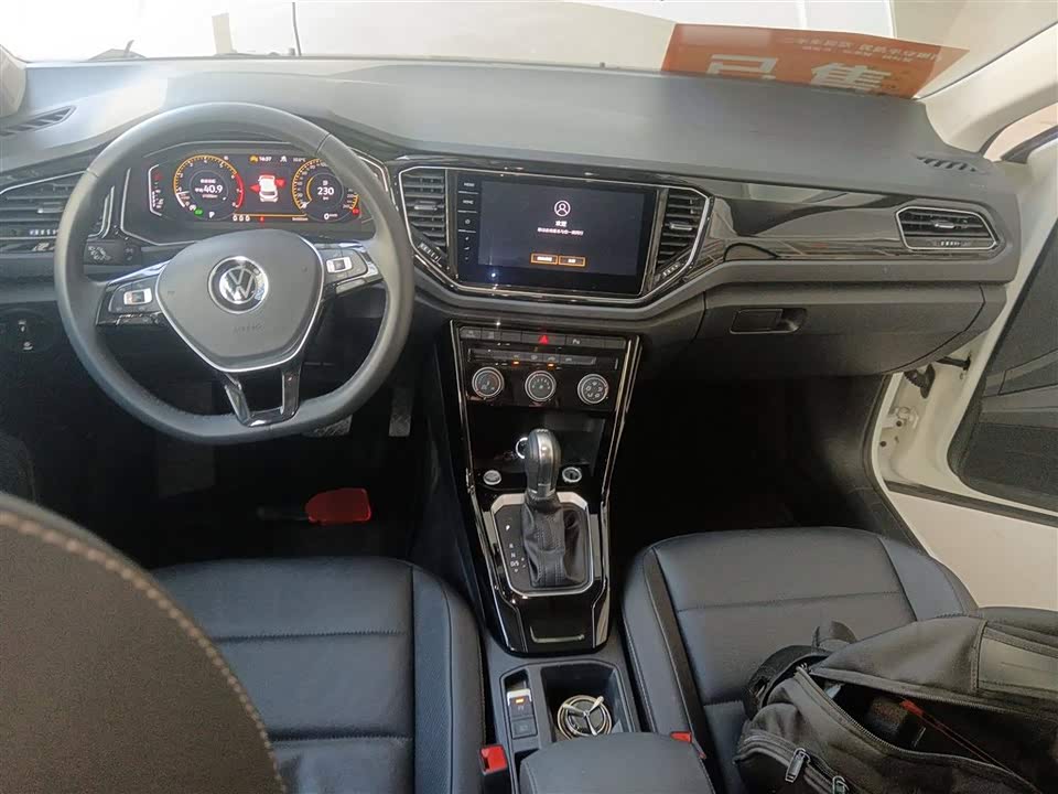 Volkswagen T-ROC exploring Songs