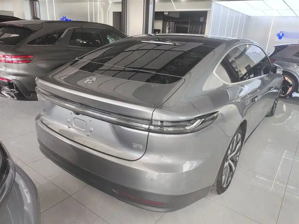 NIO ET7
