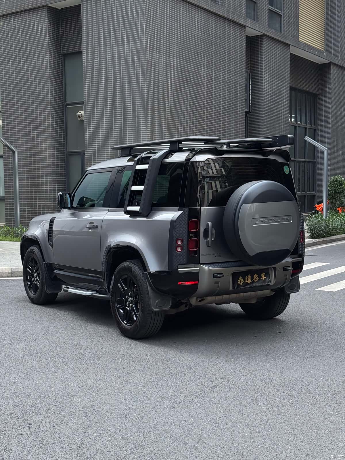 Land Rover Defender, 2021 4