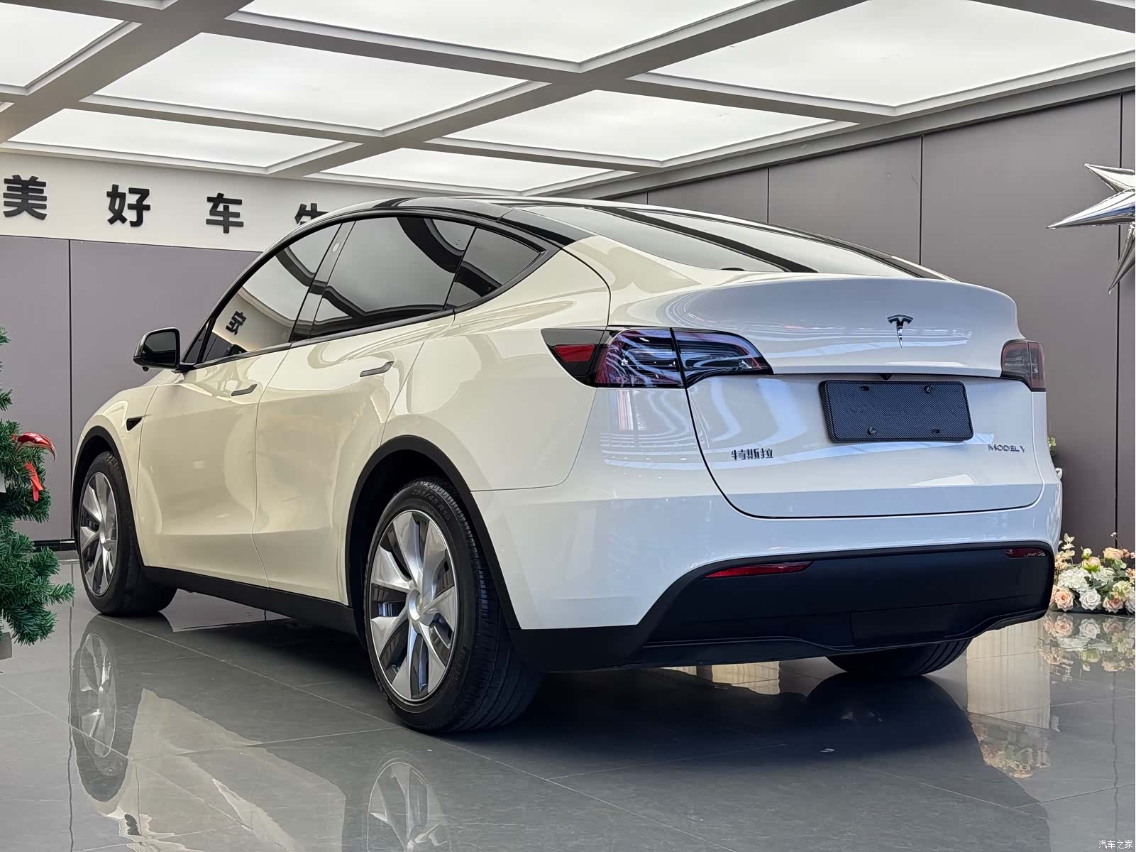 Tesla Model Y, 2023 14