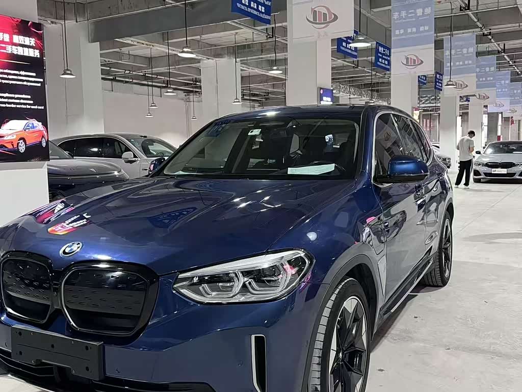 BMW iX3