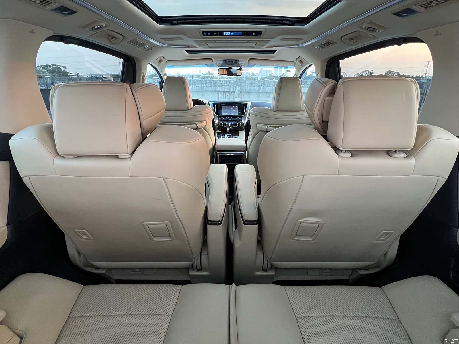 Toyota Alphard, 2018 13