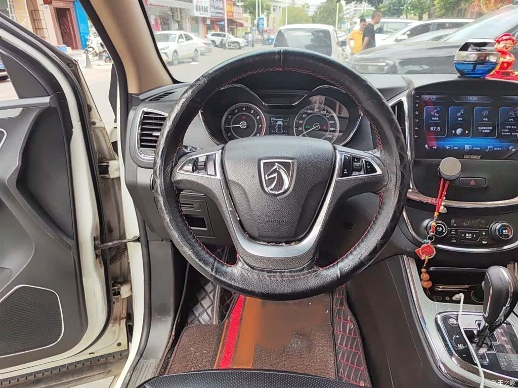 Wuling 560, 2016 3