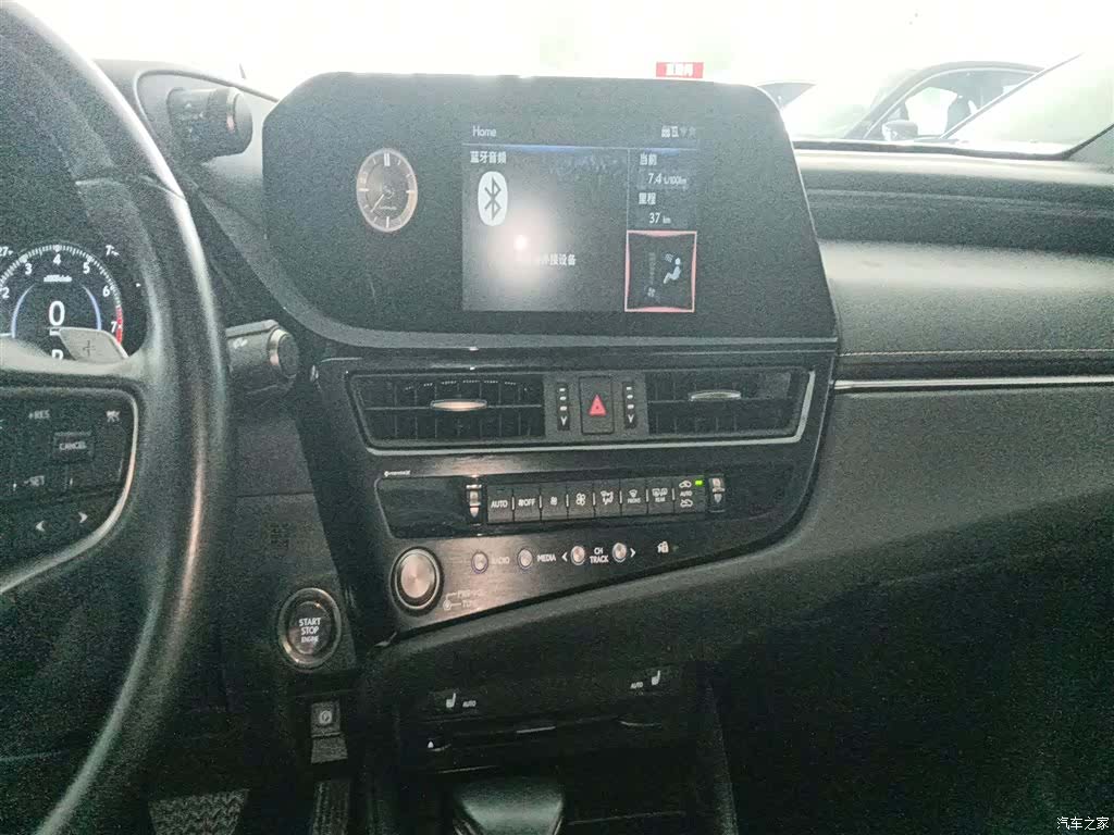 Lexus ES, 2022 13