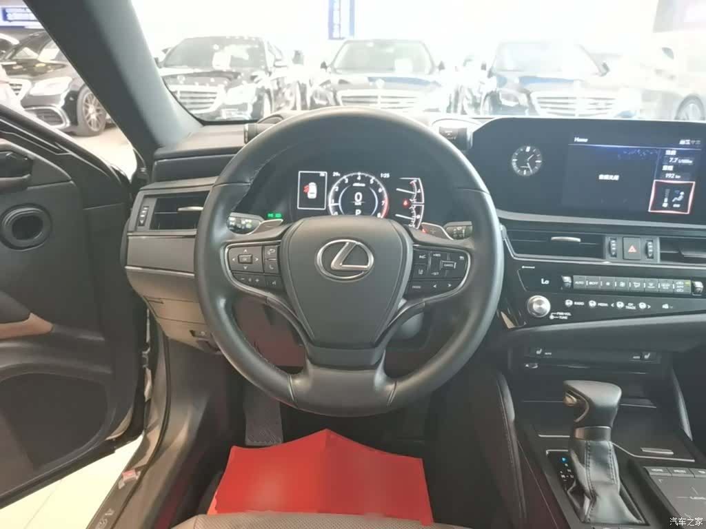 Lexus ES, 2022 11