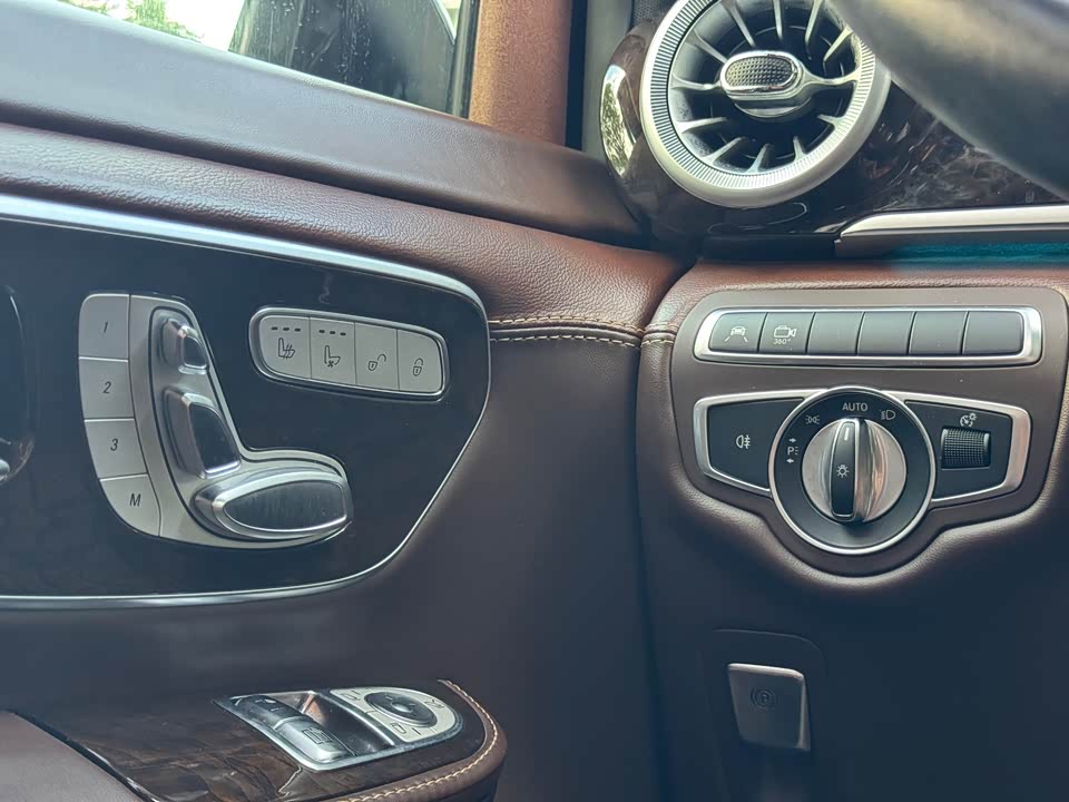 Mercedes-Benz V-class