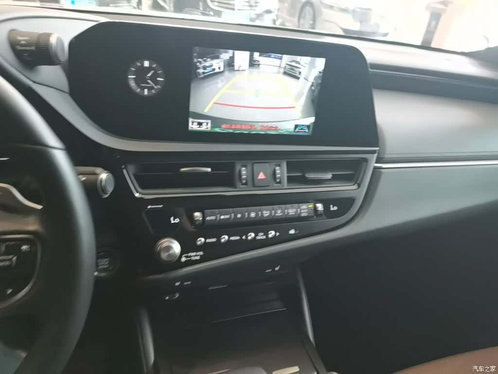 Lexus ES, 2022 13