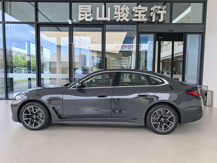 BMW i4 2023 eDrive35