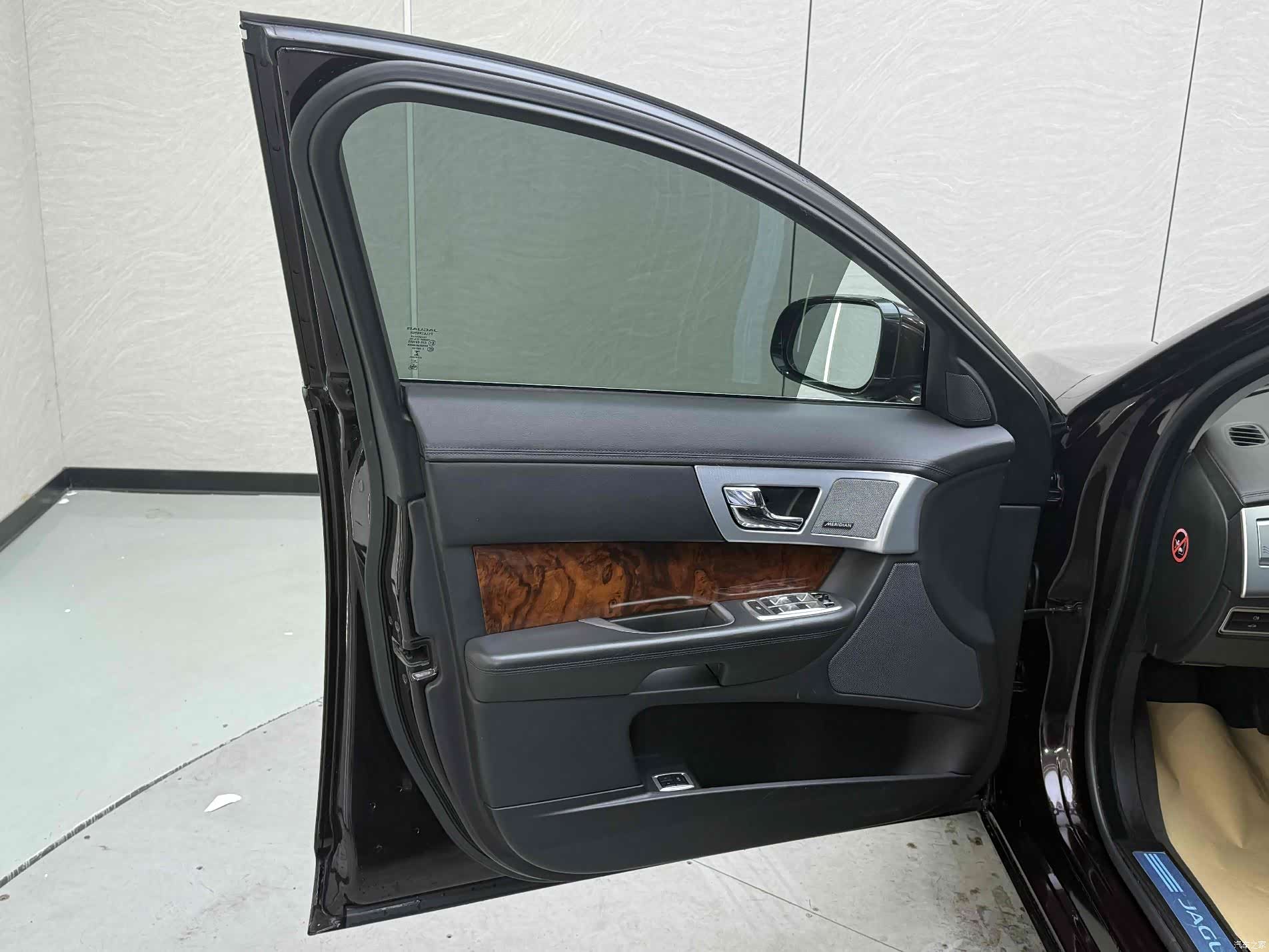 Jaguar XF, 2014 14