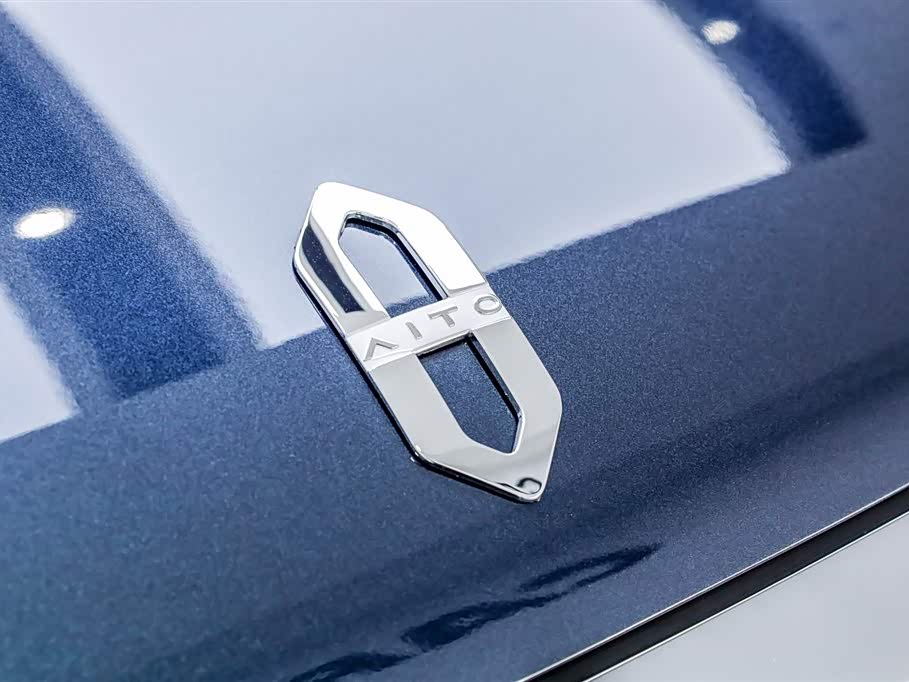 AITO Ask the world M8