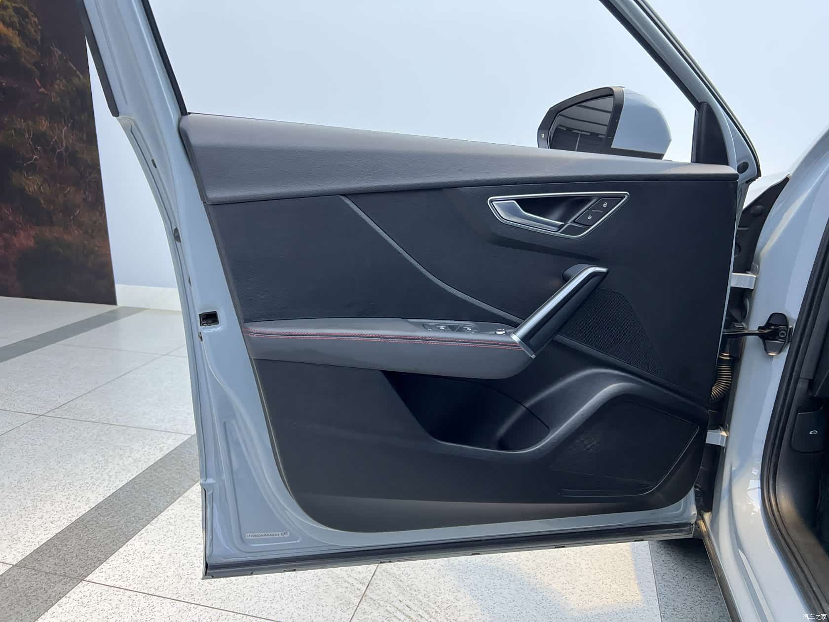 Audi Q2L, 2021 10
