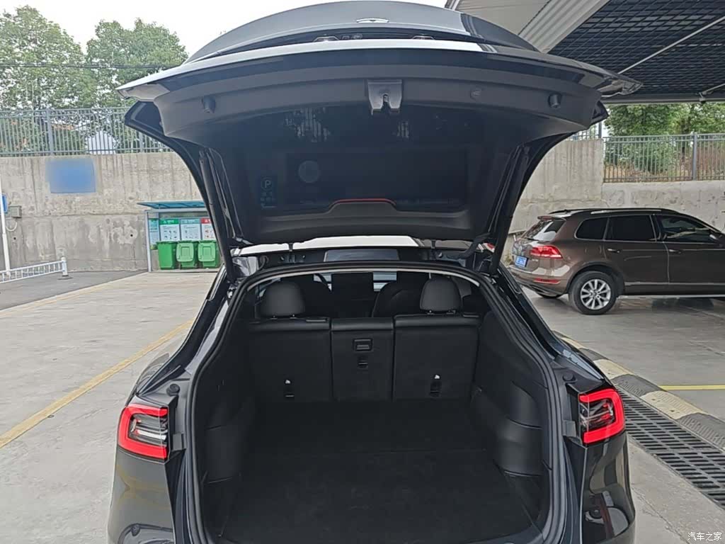 Tesla Model Y, 2024 19
