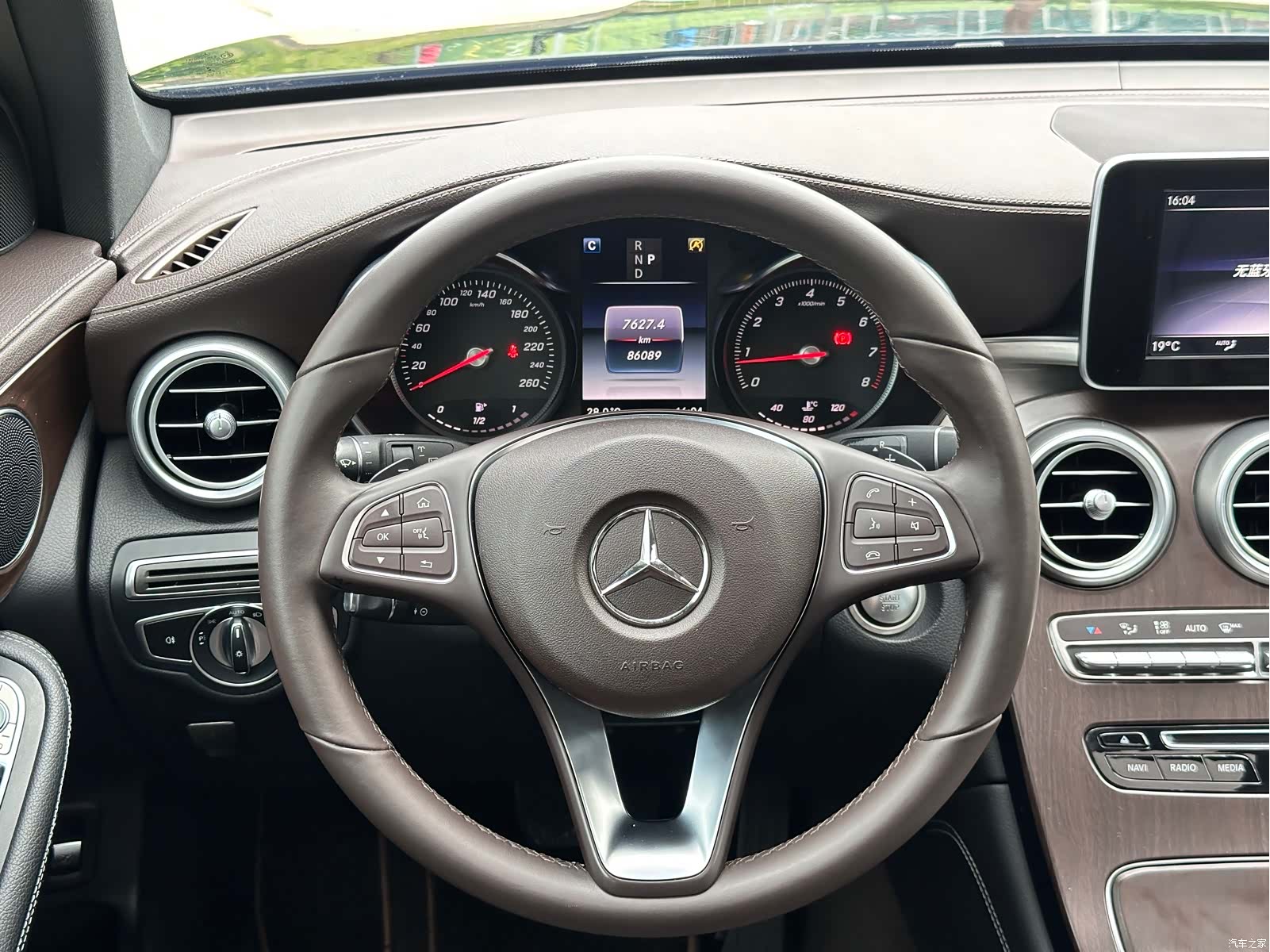 Mercedes-Benz GLC, 2019 16