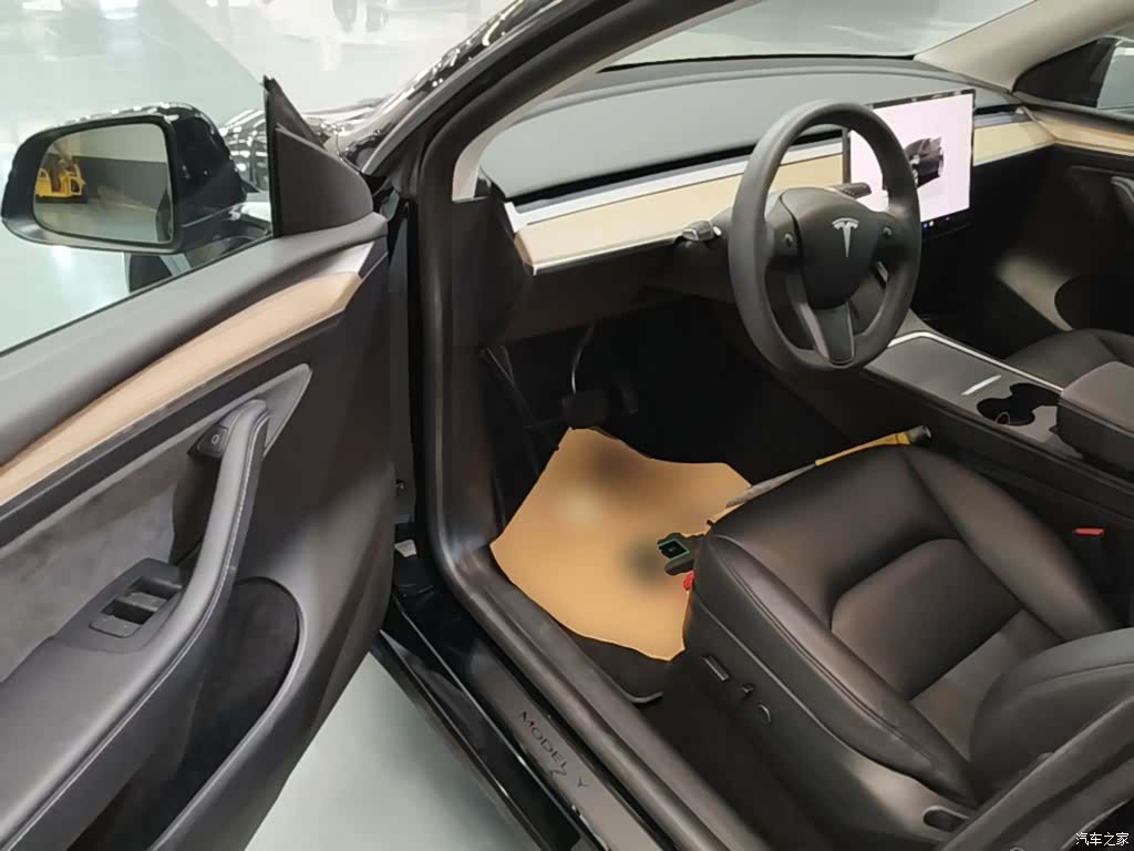 Tesla Model Y, 2023 16