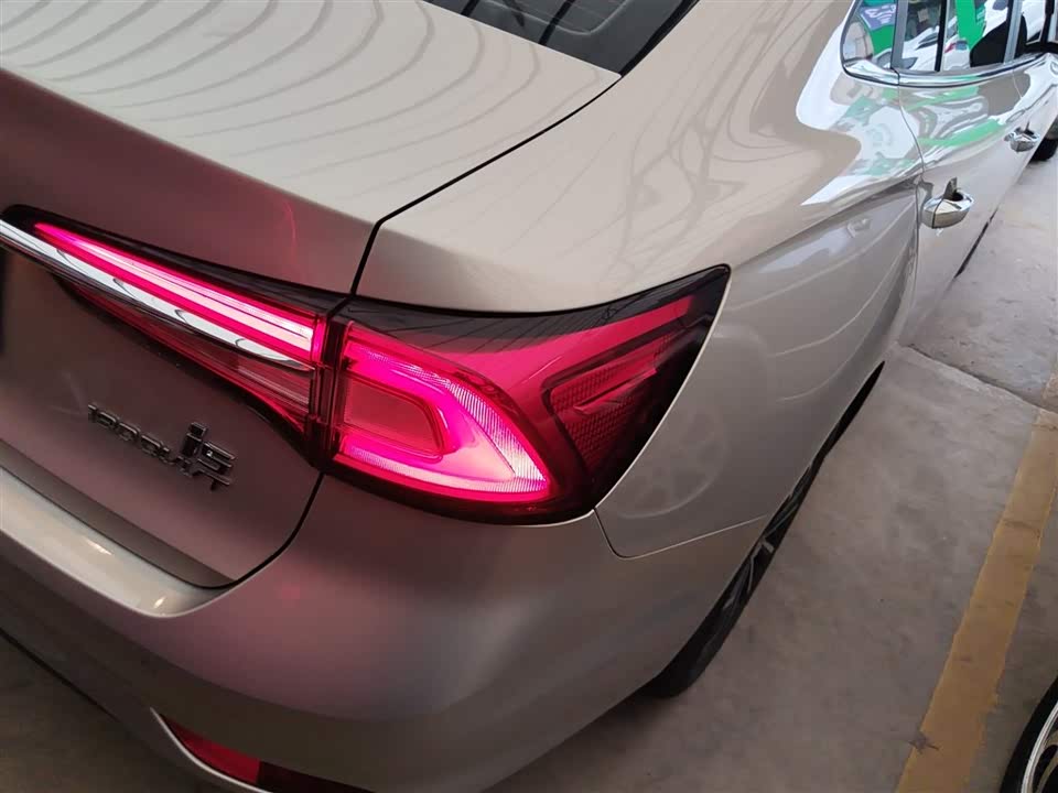Roewe i5
