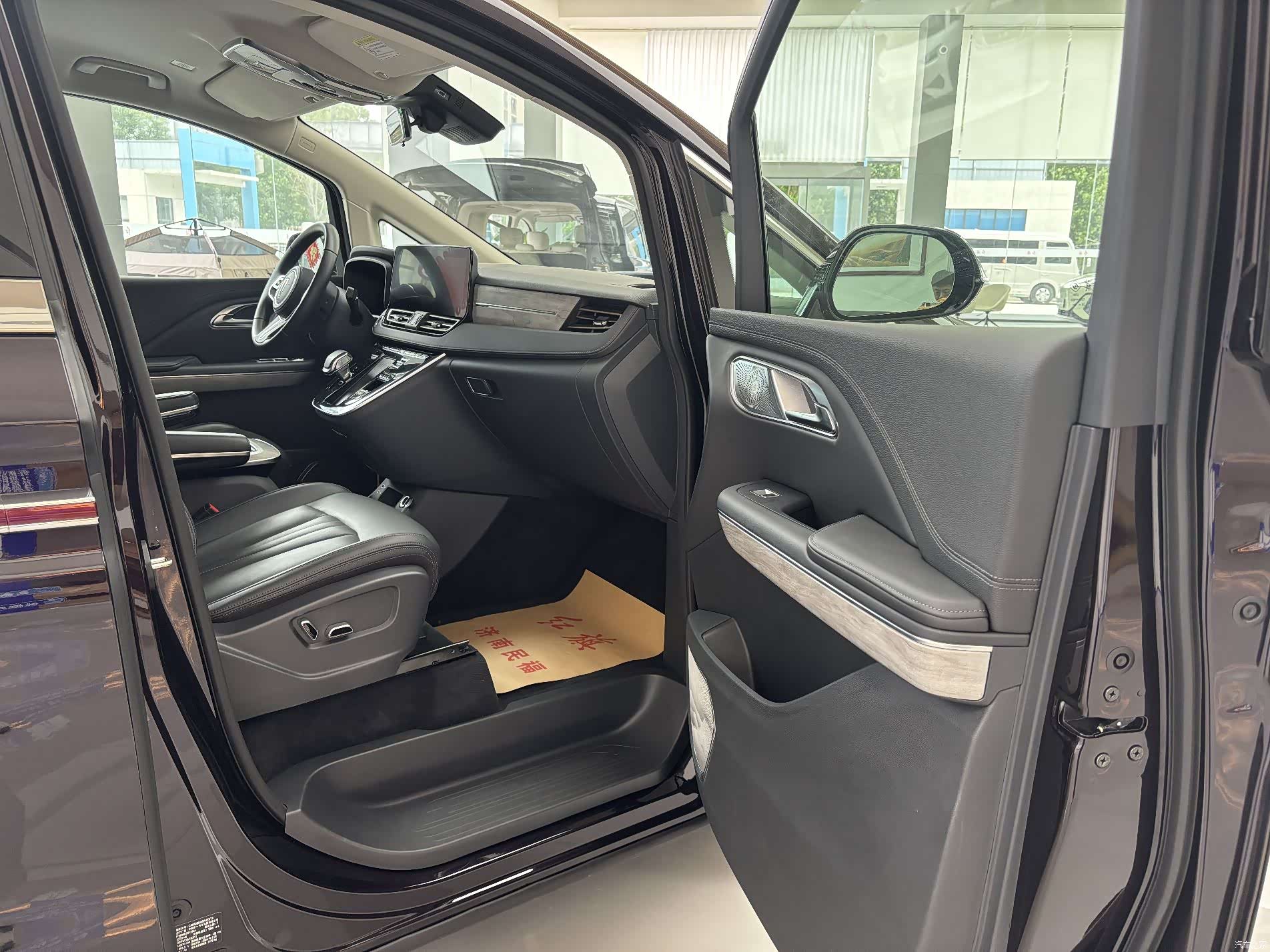 Hongqi HQ9, 2024 8
