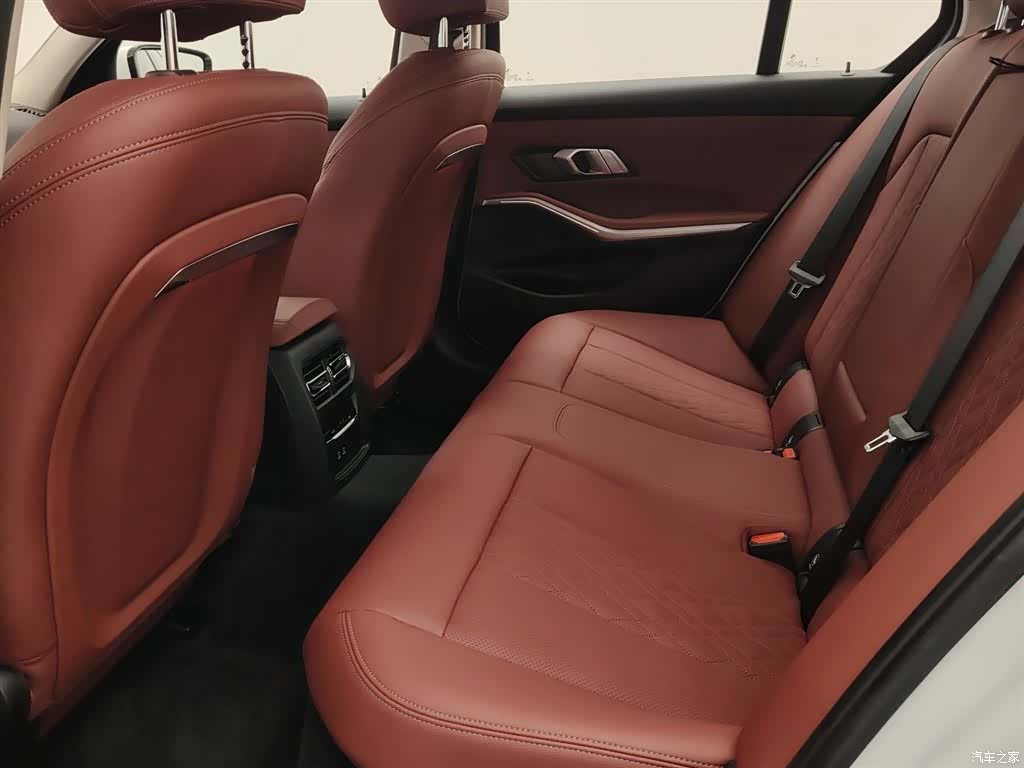 BMW 3 Series, 2024 11