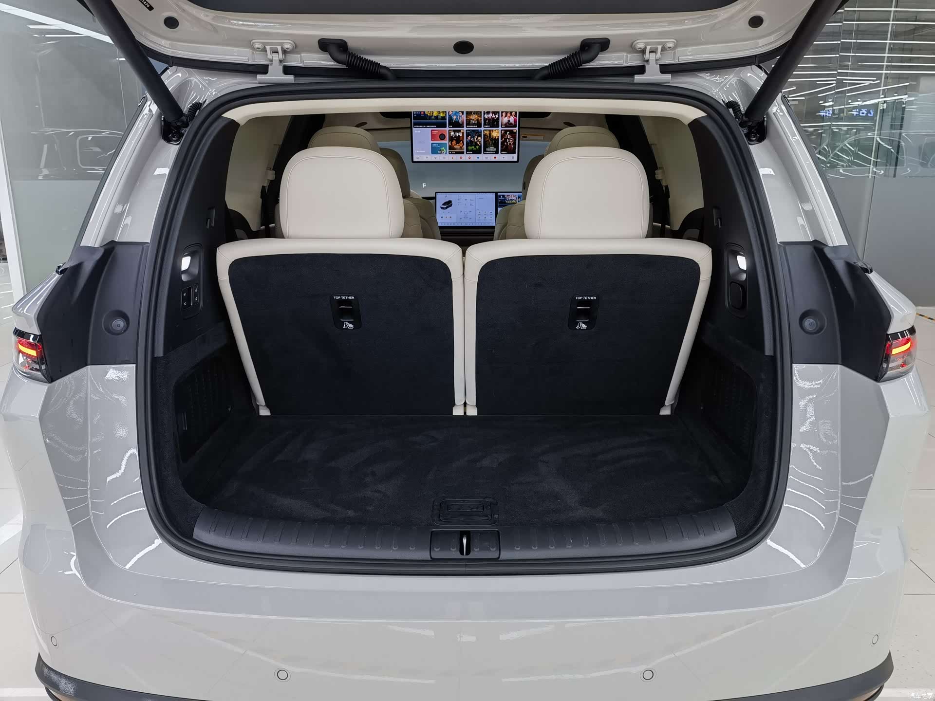 Li Auto i8, 2025 11