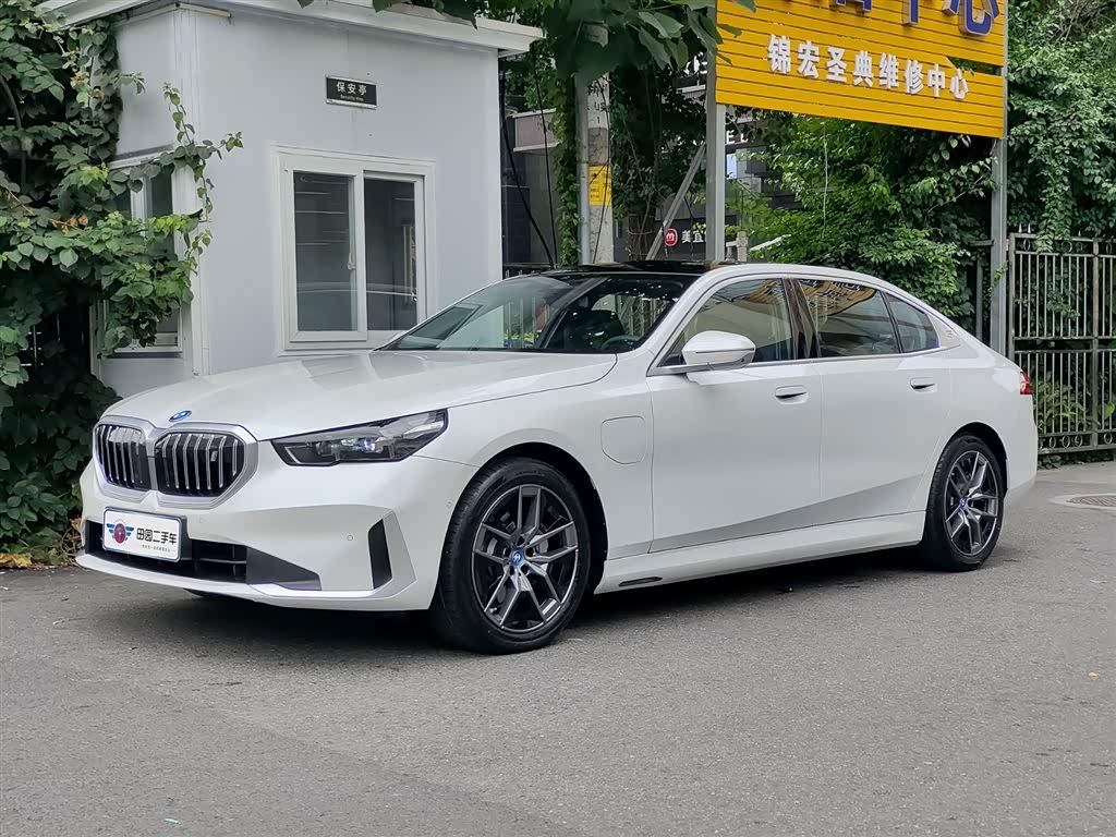 BMW i5