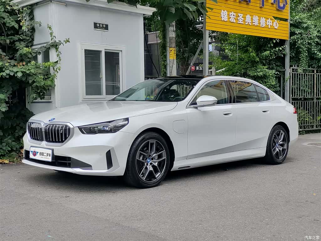 BMW i5, 2025 1