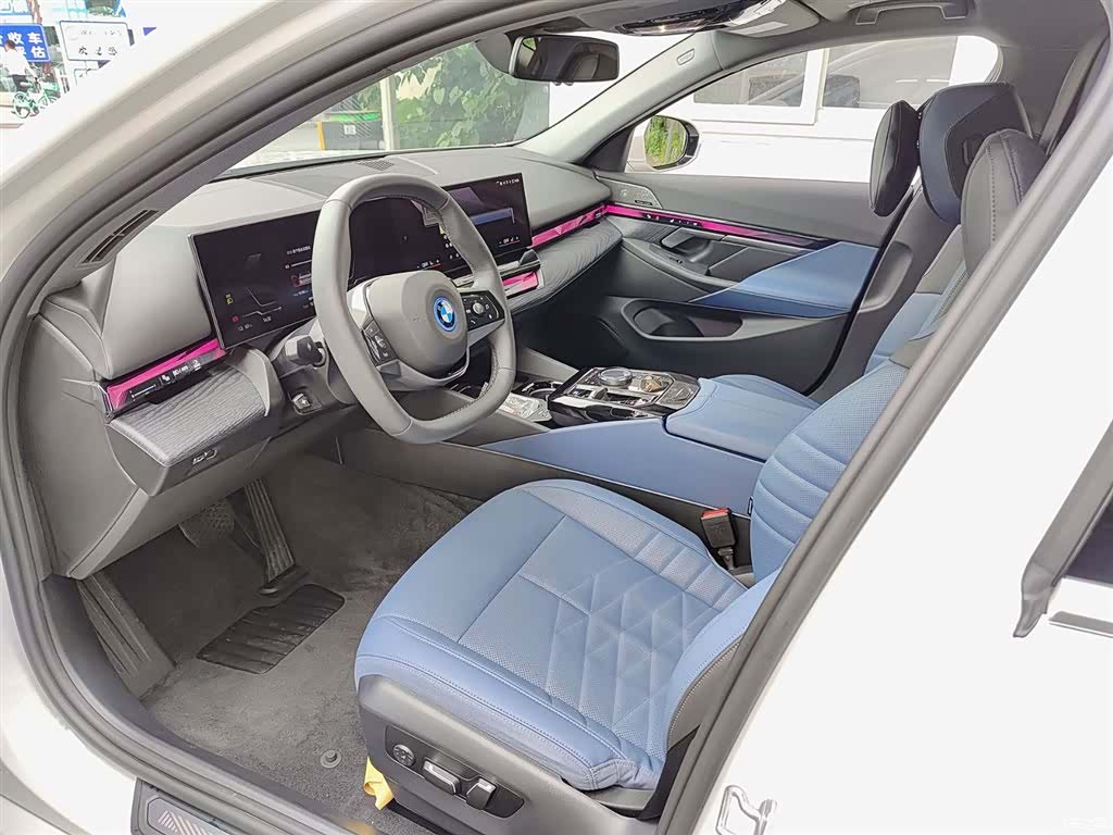 BMW i5, 2025 7
