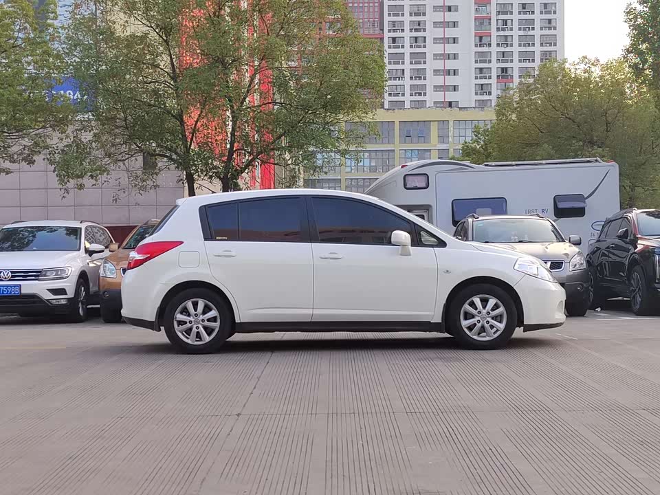 Nissan TIIDA
