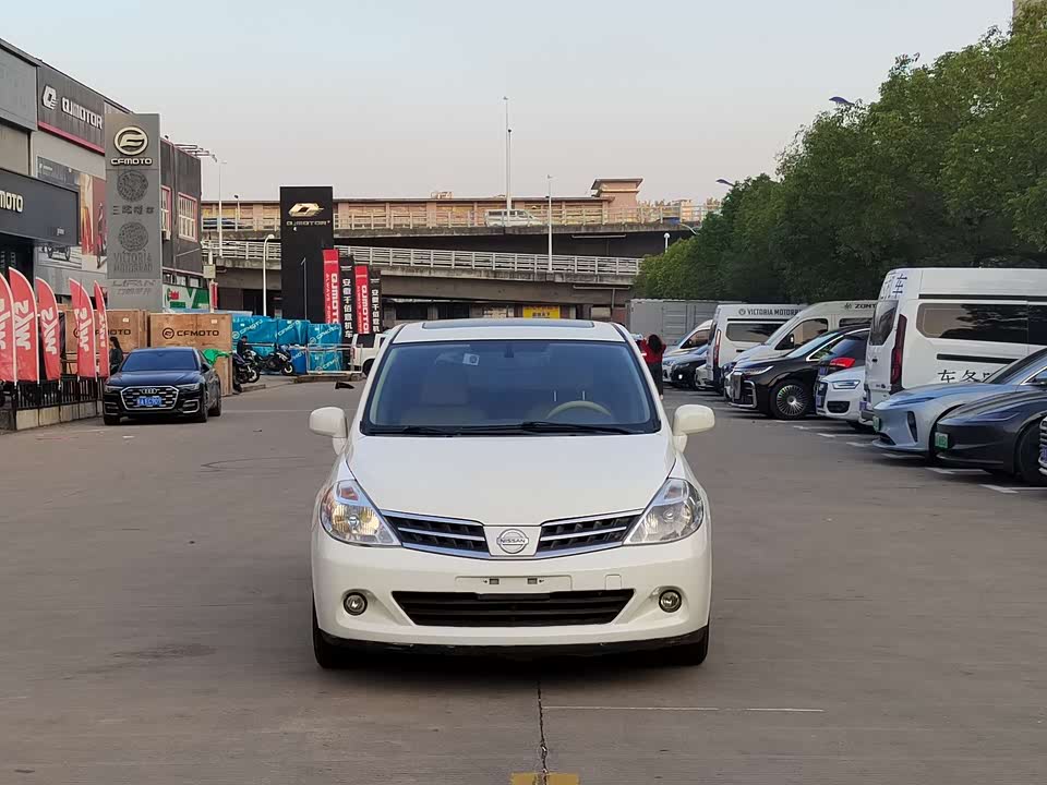 Nissan TIIDA