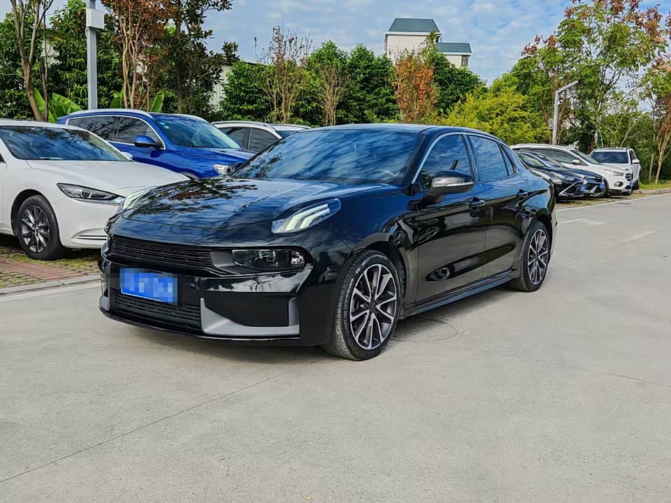 Lynk & Co 03 Lynk & Co 03