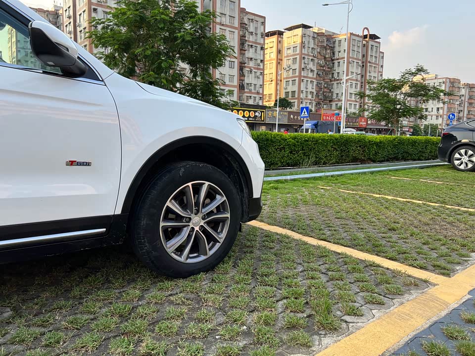Geely Atlas