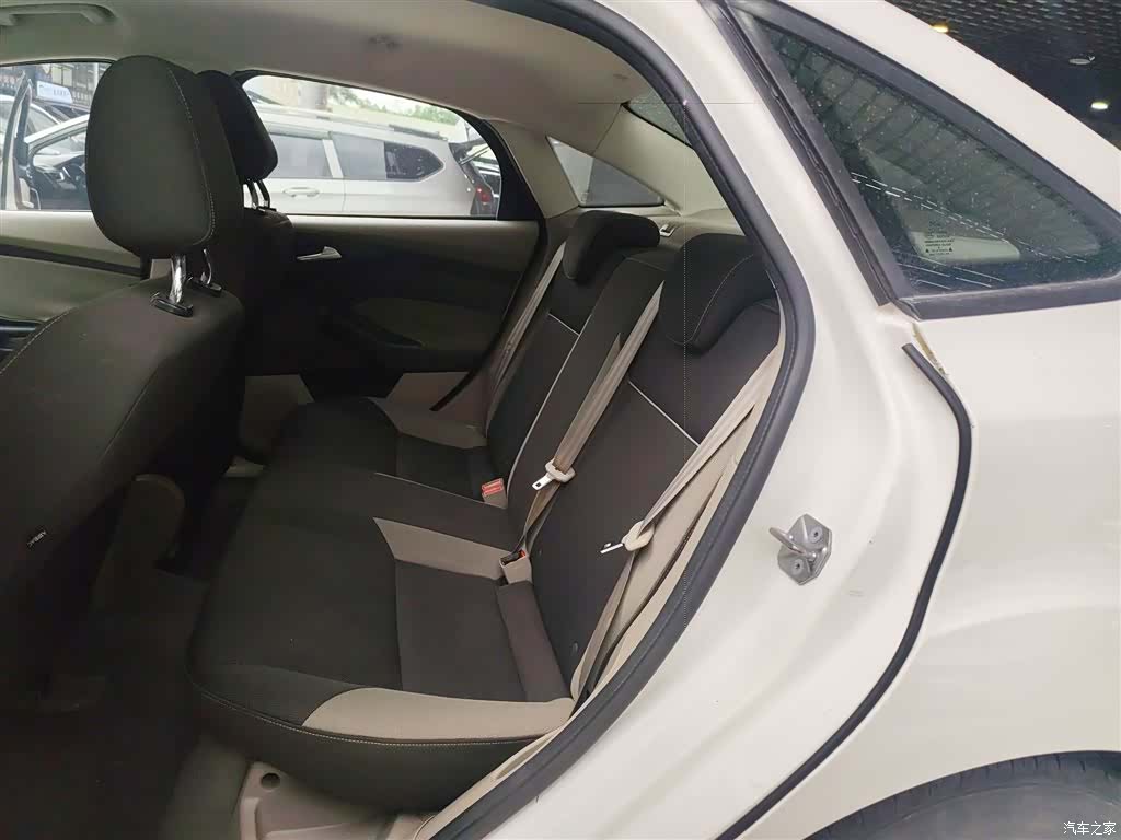Ford Focus, 2015 13